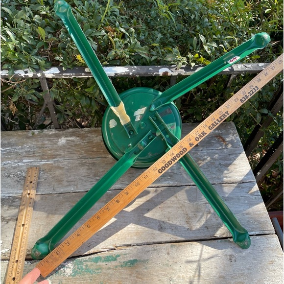 CHRISTMAS TREE STAND 4 Leg Deluxe - Picture 6 of 6